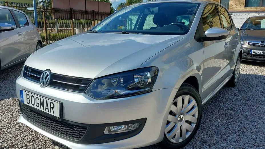 VOLKSWAGEN Polo -