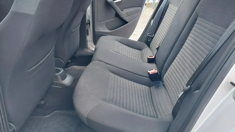 VOLKSWAGEN Polo -