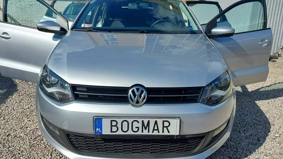 VOLKSWAGEN Polo -