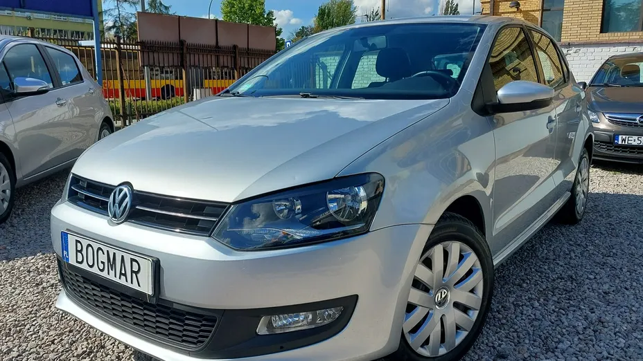 VOLKSWAGEN Polo -