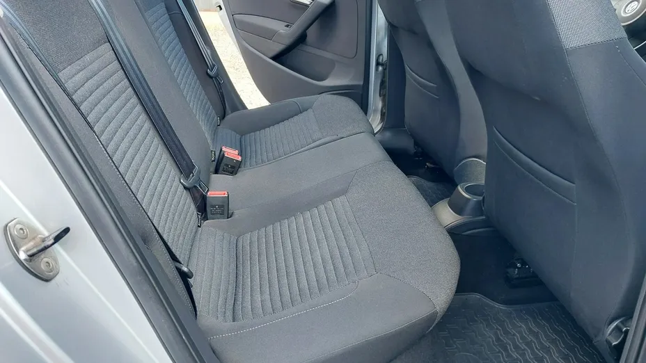 VOLKSWAGEN Polo -