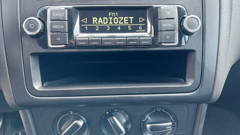 VOLKSWAGEN Polo -