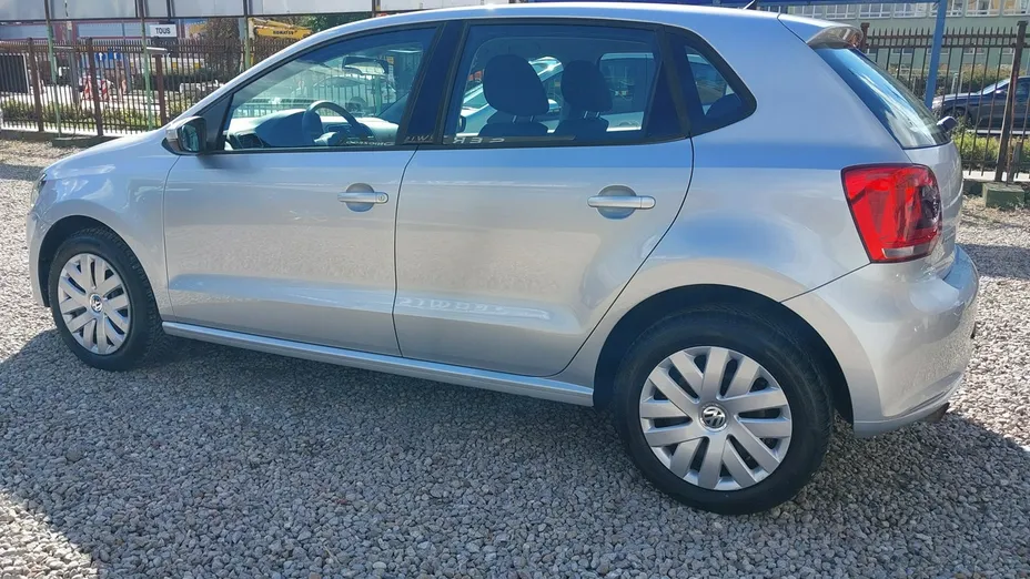 VOLKSWAGEN Polo -
