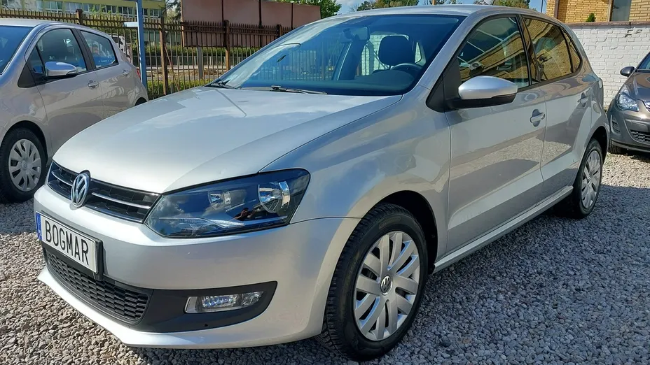 VOLKSWAGEN Polo -