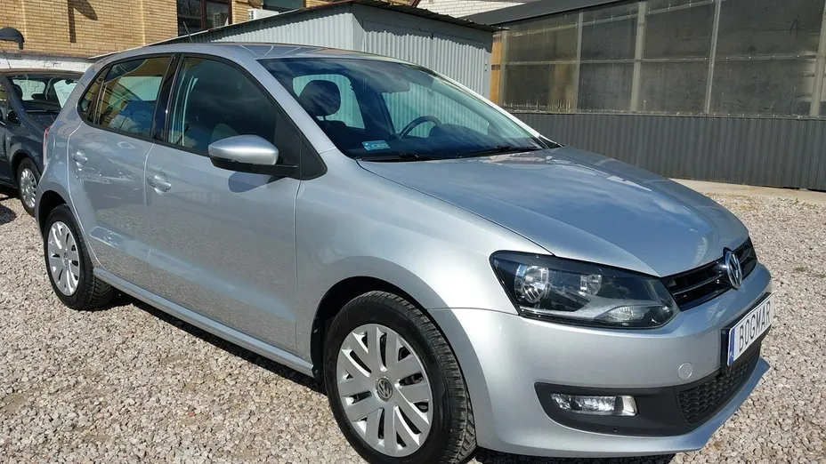 VOLKSWAGEN Polo -