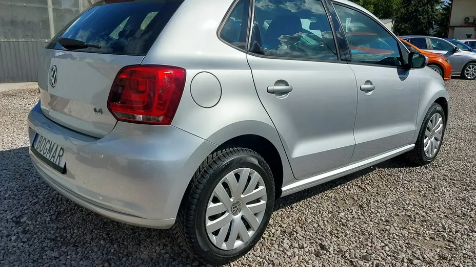 VOLKSWAGEN Polo -