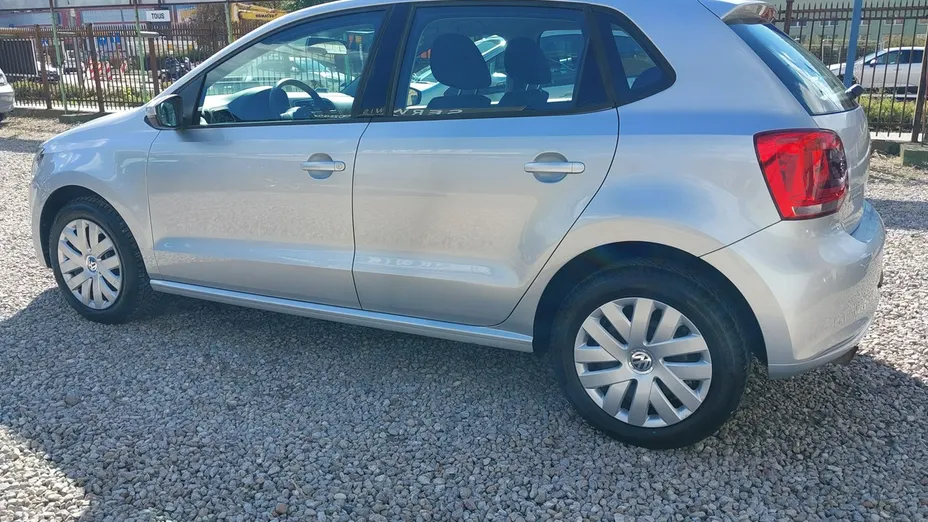 VOLKSWAGEN Polo -