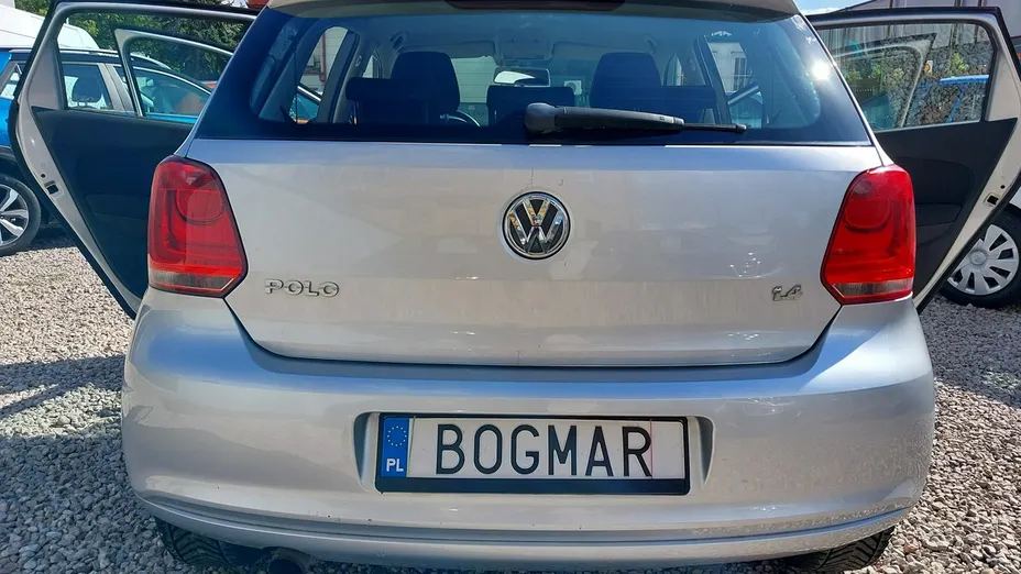 VOLKSWAGEN Polo -