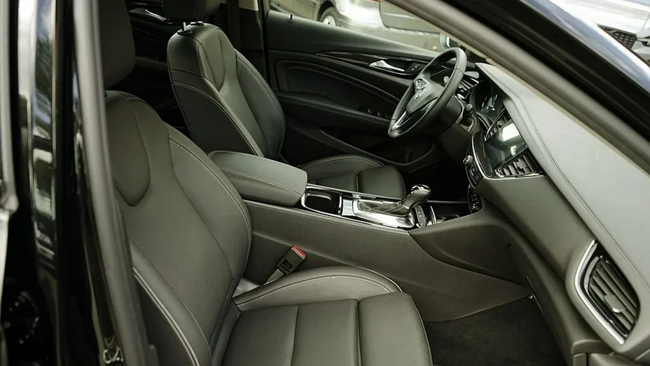 OPEL Insignia -