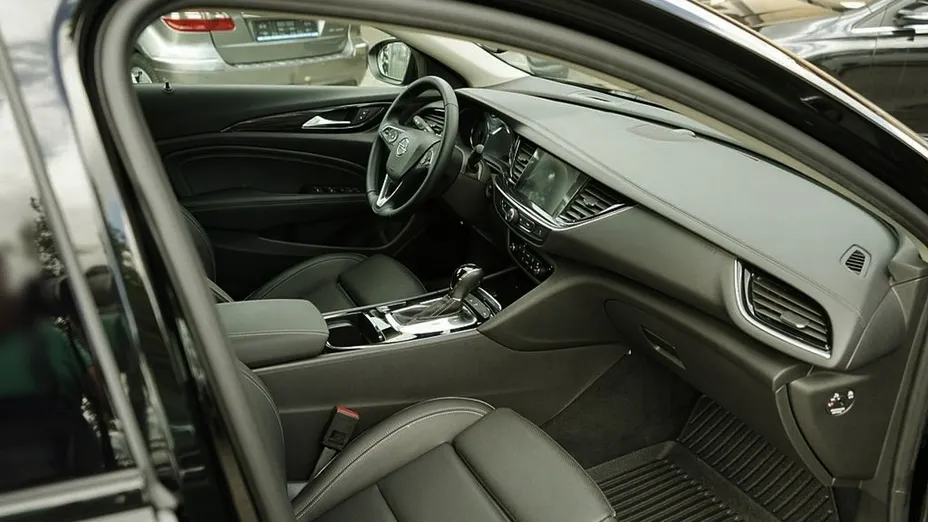 OPEL Insignia -