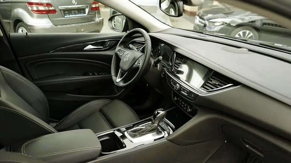 OPEL Insignia -