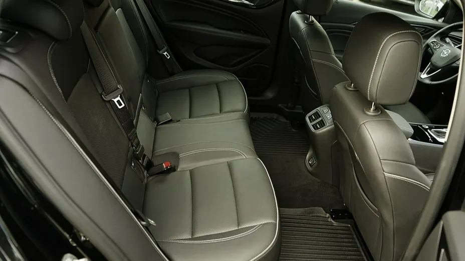 OPEL Insignia -