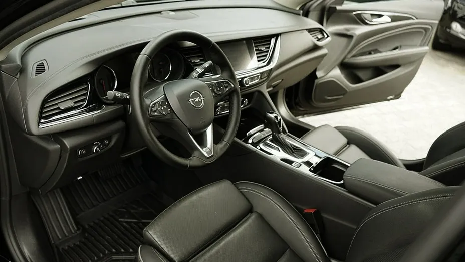 OPEL Insignia -