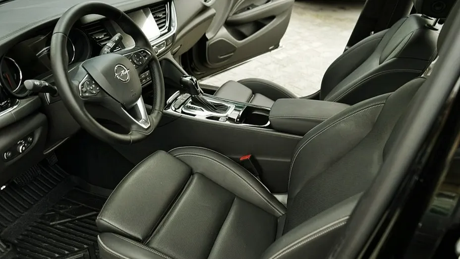OPEL Insignia -