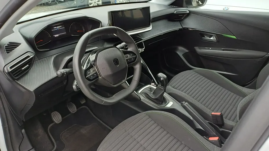 PEUGEOT 208 -