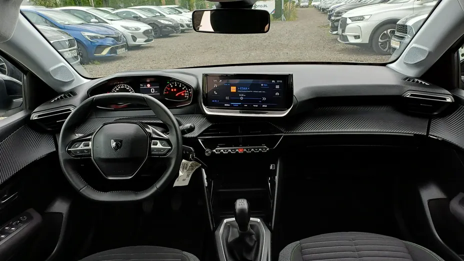 PEUGEOT 208 -