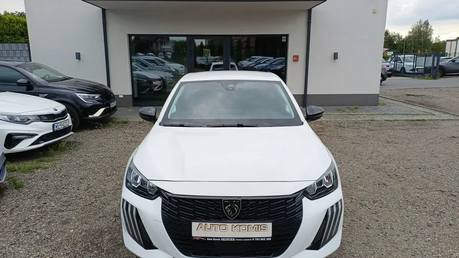PEUGEOT 208 -