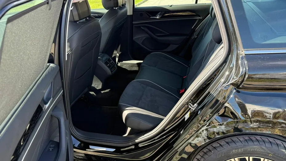 VOLKSWAGEN Passat -