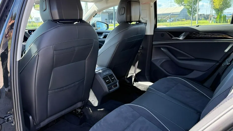 VOLKSWAGEN Passat -