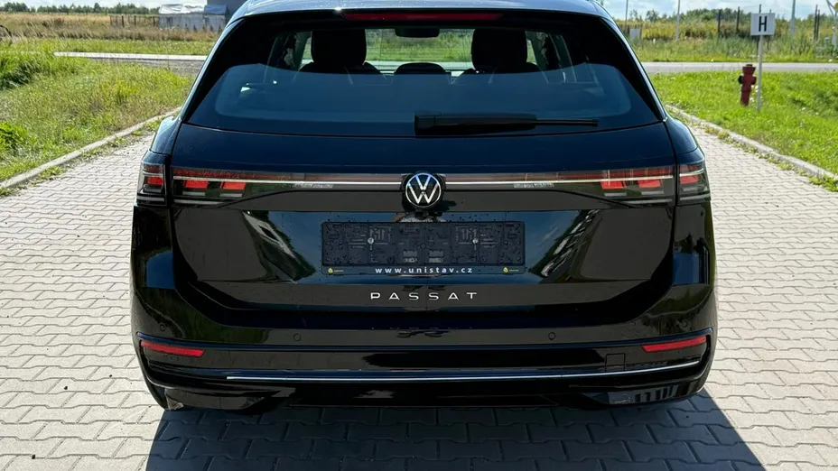 VOLKSWAGEN Passat -