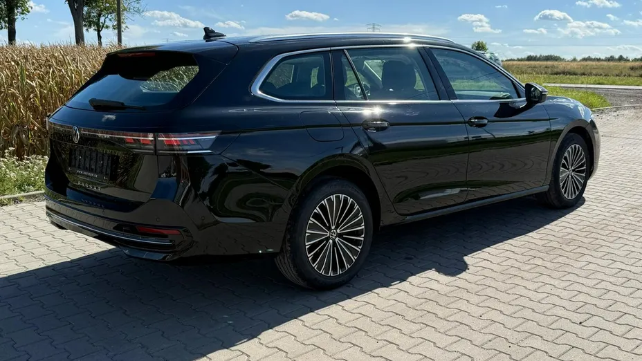 VOLKSWAGEN Passat -