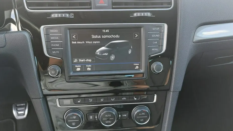 VOLKSWAGEN Golf -