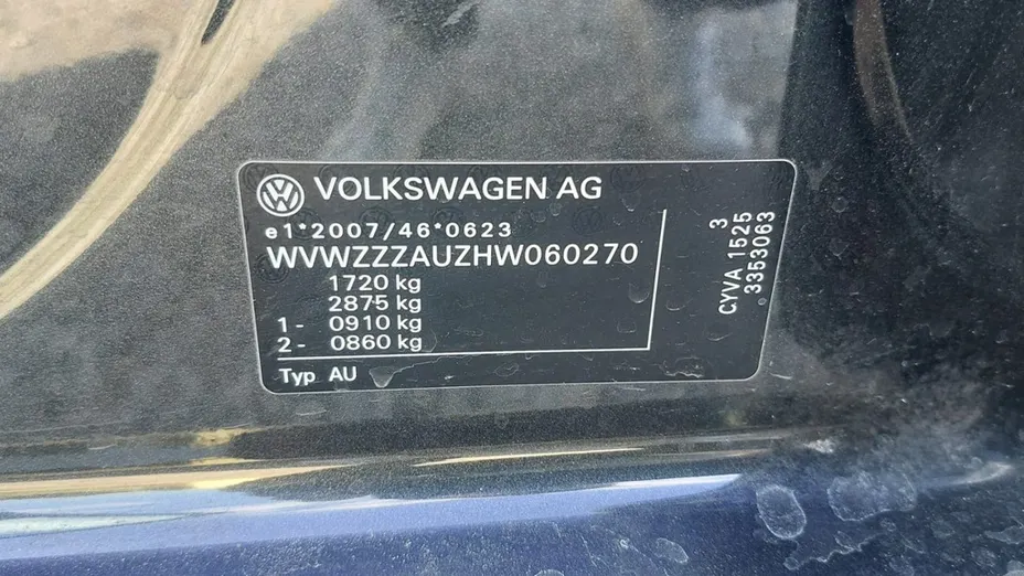 VOLKSWAGEN Golf -
