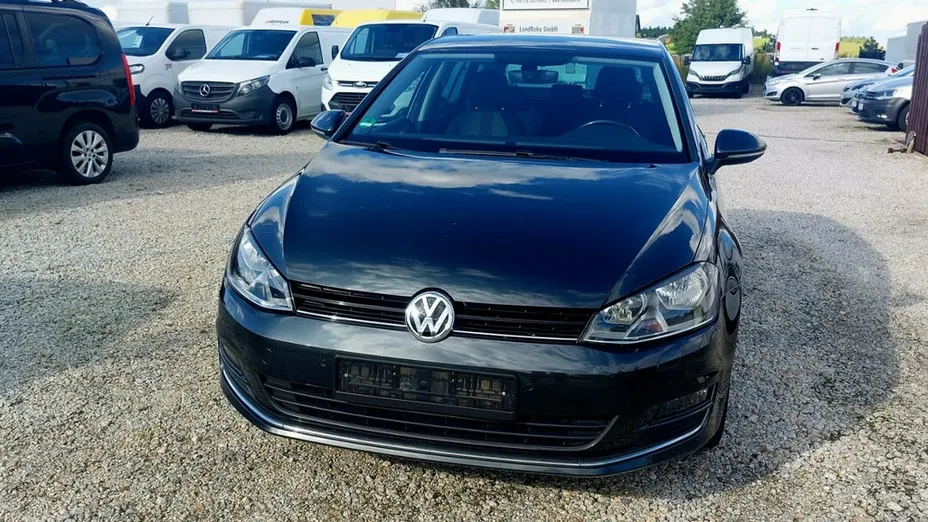 VOLKSWAGEN Golf -