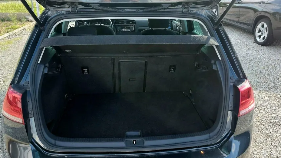 VOLKSWAGEN Golf -