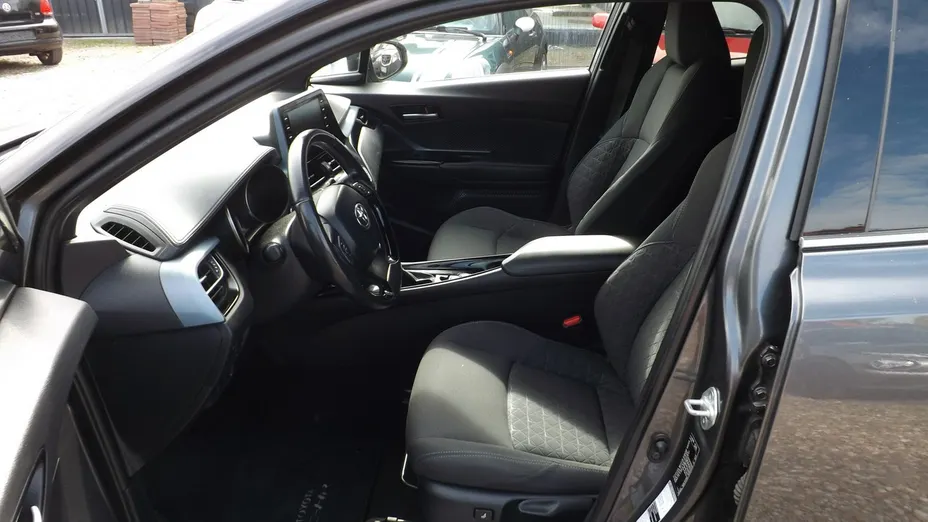 TOYOTA C-HR -