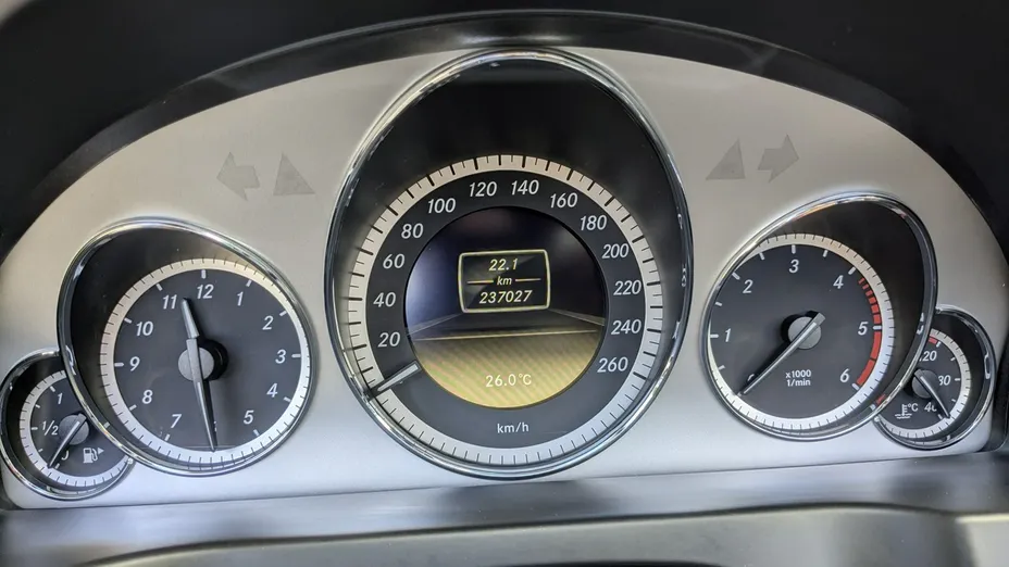 MERCEDES-BENZ E Klasa -