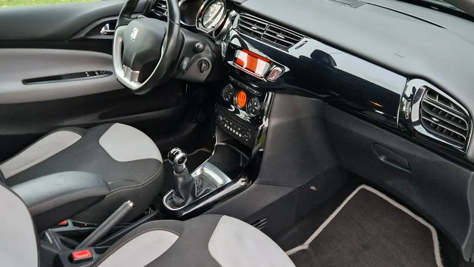 CITROEN DS3 -