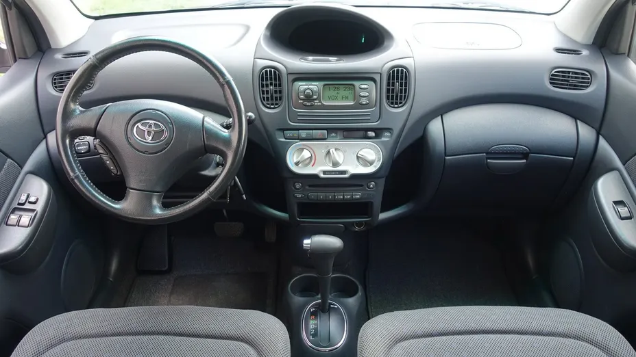 TOYOTA Yaris Verso -