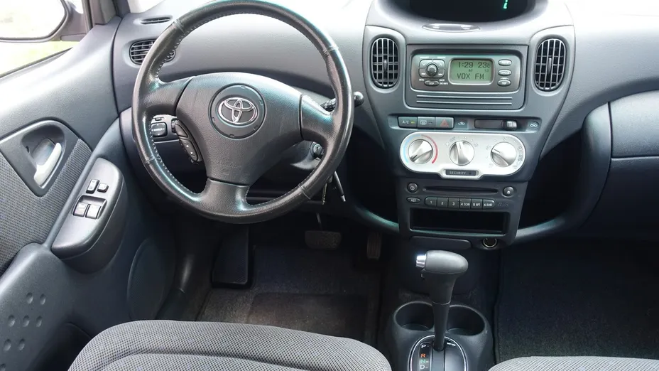 TOYOTA Yaris Verso -