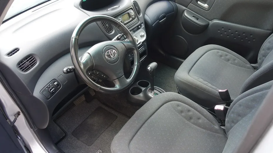 TOYOTA Yaris Verso -