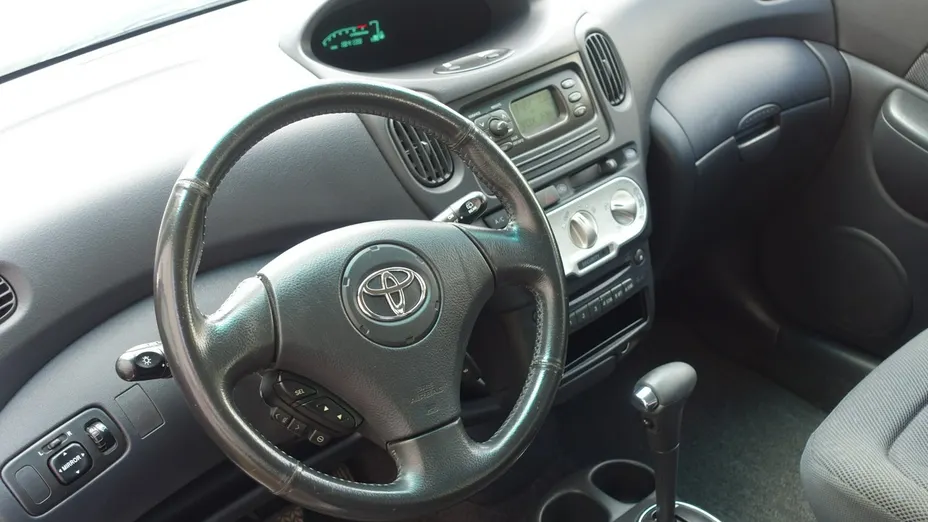 TOYOTA Yaris Verso -