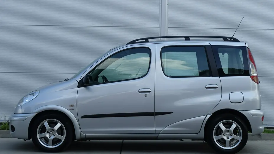 TOYOTA Yaris Verso -