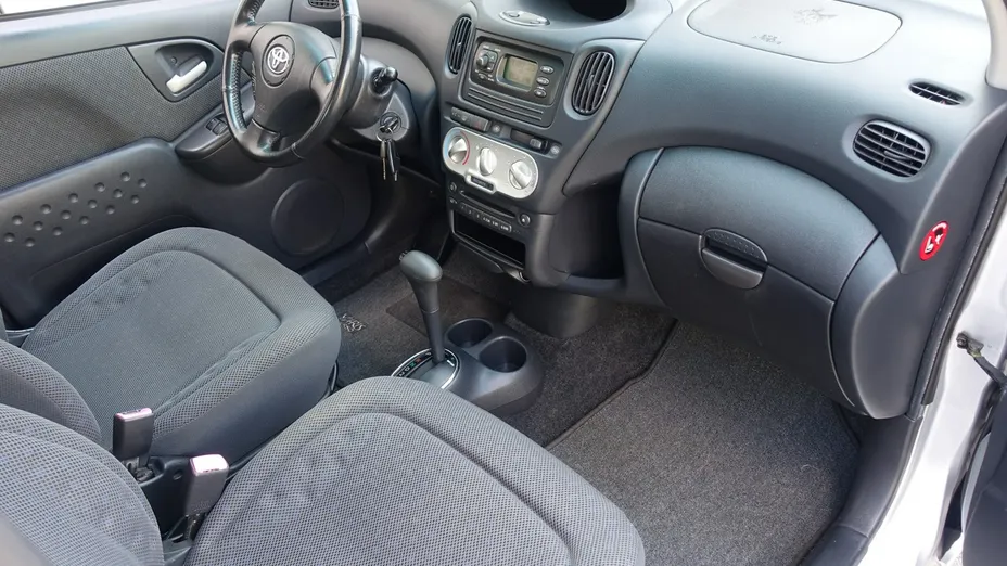 TOYOTA Yaris Verso -