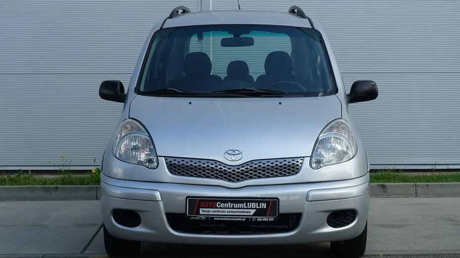 TOYOTA Yaris Verso -