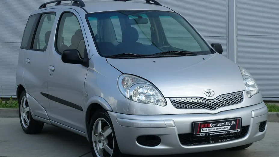 TOYOTA Yaris Verso -