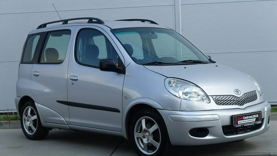 TOYOTA Yaris Verso -