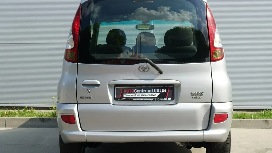 TOYOTA Yaris Verso -