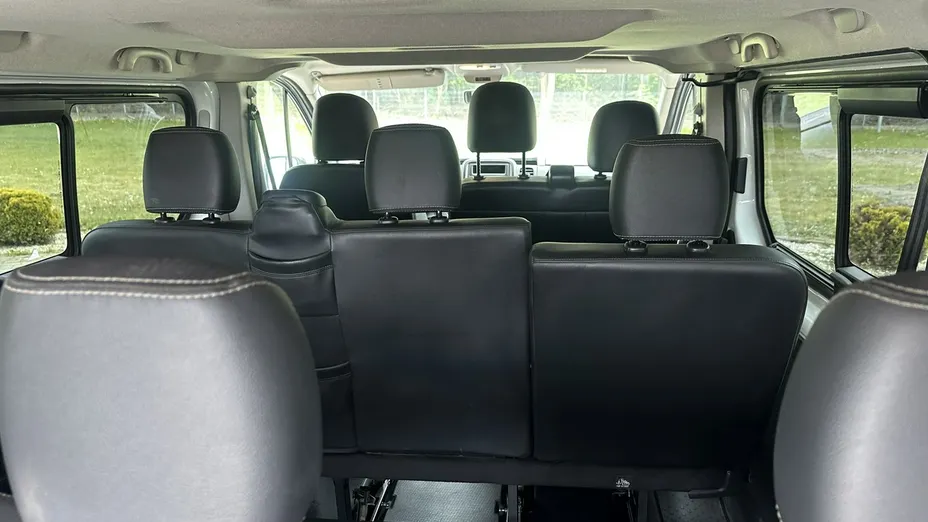 NISSAN NV300 -