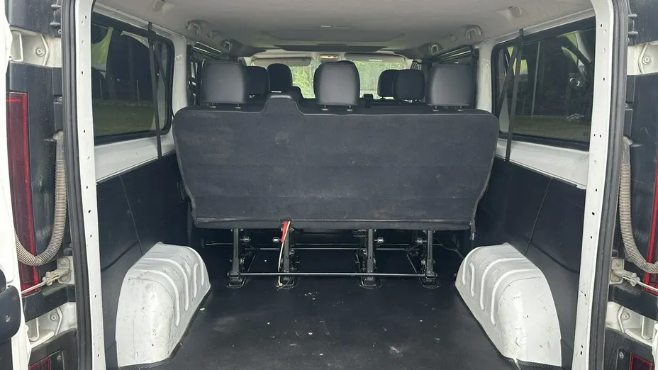 NISSAN NV300 -