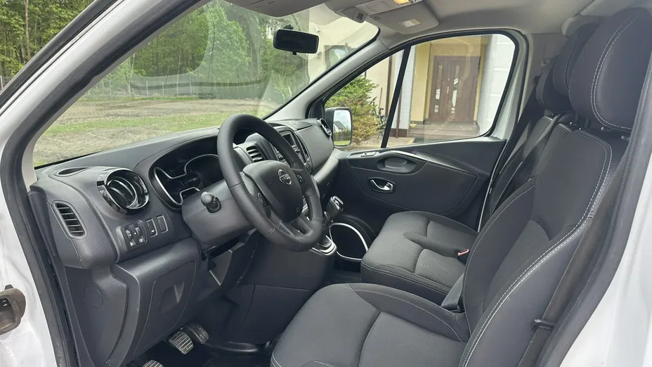 NISSAN NV300 -