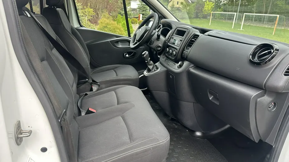 NISSAN NV300 -