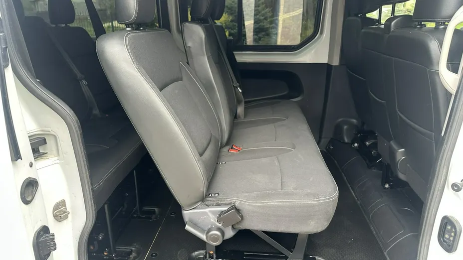 NISSAN NV300 -
