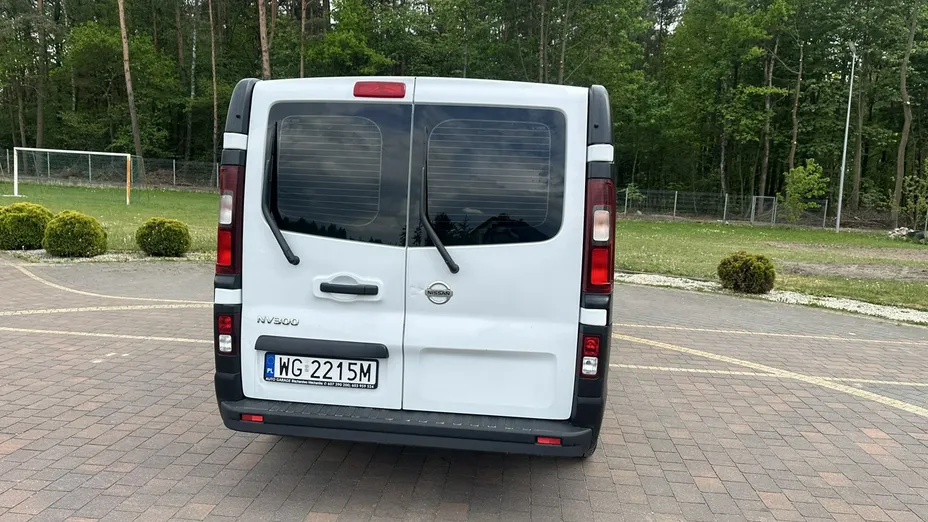 NISSAN NV300 -