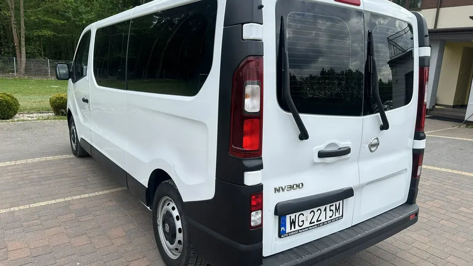 NISSAN NV300 -