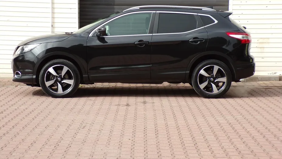 NISSAN Qashqai -